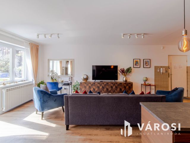 Ugorj le egy színdarabra