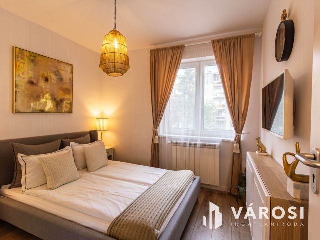 Ugorj le egy színdarabra