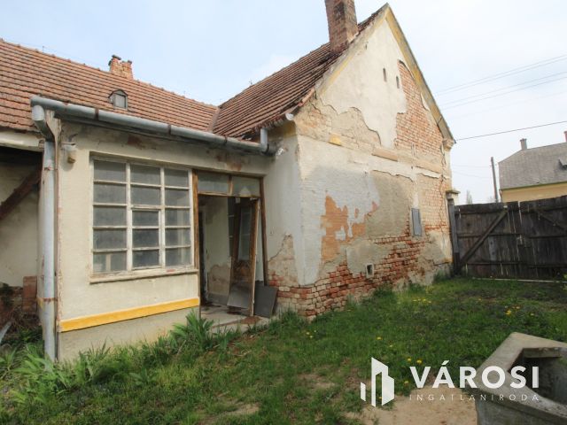 Felújítandó ház, vagy építési telek Csepregen