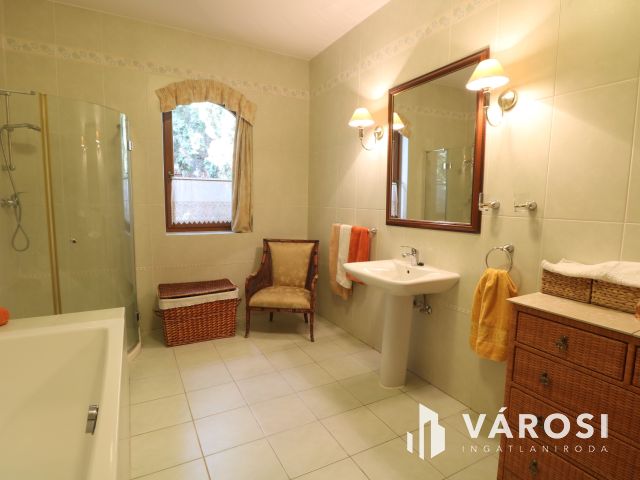 Klasszikus családi ház, Újszeged fő utcáján!