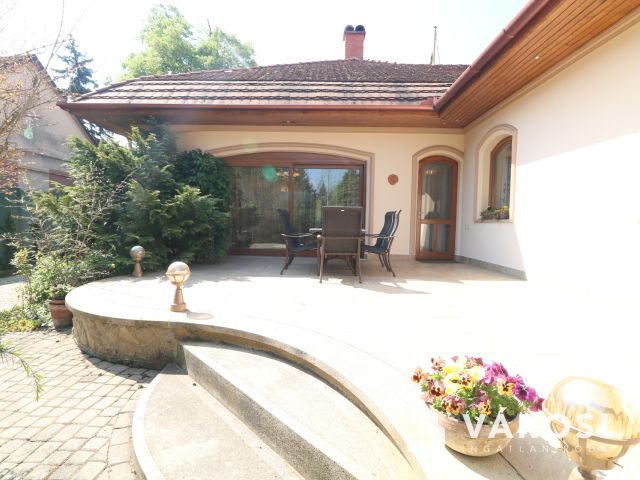 Klasszikus családi ház, Újszeged fő utcáján!