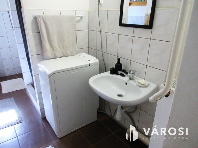 Orosházi részlegesen felújított családi ház