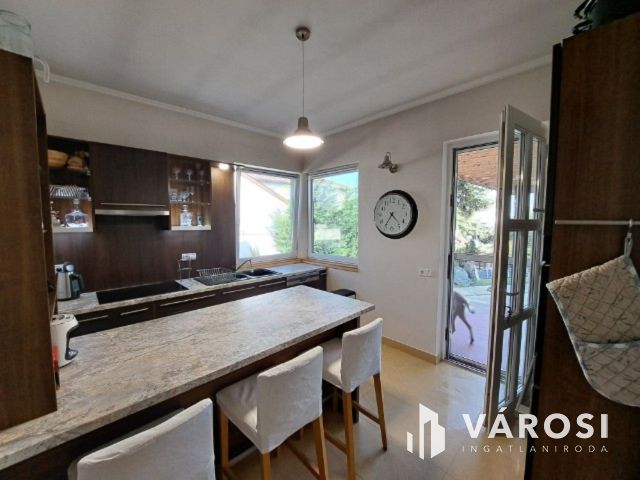 Stílusos, több funkciós családi ház Győrszentivánon