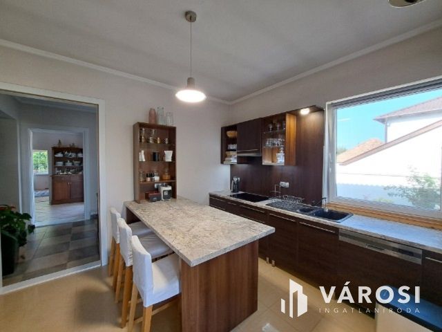 Stílusos, több funkciós családi ház Győrszentivánon