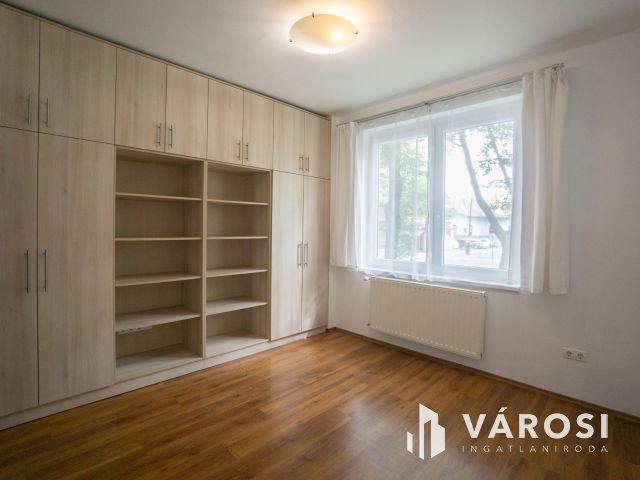 Felújított, belváros közeli, klassz lakás a Bartókon
