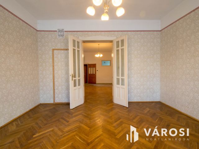 Belvárosi lakás garázzsal és kerttel Kalocsán